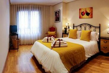 هتل Claren S Guesthouse