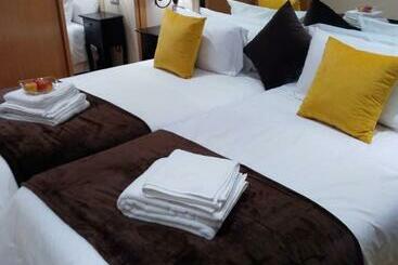 هتل Claren S Guesthouse