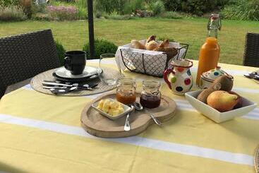 تختخواب و صبحانه Un Matin Au Jardin