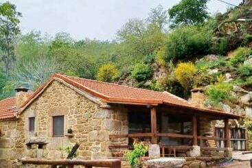 Aldeia De Pontes   Castro Laboreiro - Castro Laboreiro