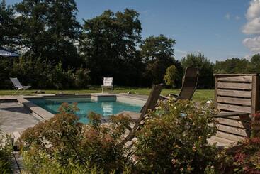 پانسیون Le Duplex De La Raveline 48a