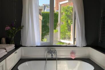 The Lastage Inn   Bed & Breakfast
