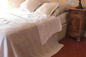تختخواب و صبحانه L Aile Du Chateau