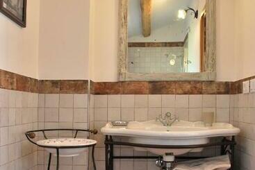 تختخواب و صبحانه La Casetta Nel Borgo