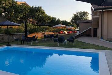 تختخواب و صبحانه Villa Amalia