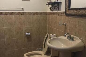هتل Hostal Doña Carlota