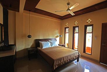 پانسیون Arsuma Guest House