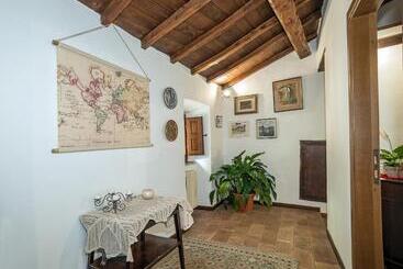 تختخواب و صبحانه Casa Roma