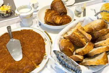 تختخواب و صبحانه La Perluette