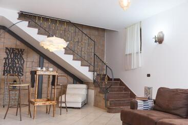 تختخواب و صبحانه Loft Style Taverna