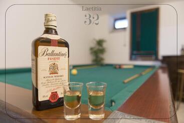 تختخواب و صبحانه Loft Style Taverna