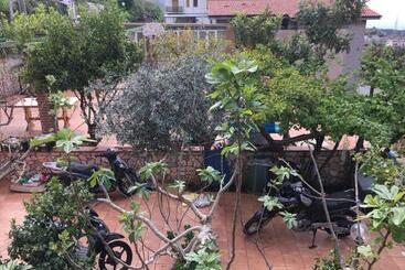 تختخواب و صبحانه Villa Eden