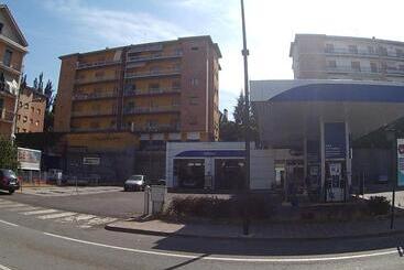 پانسیون Affittacamere Serravalle Shopping
