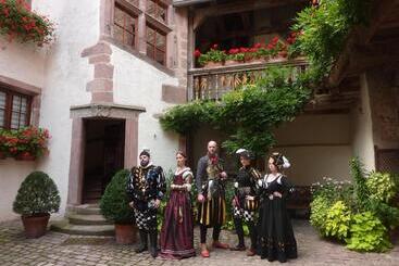 تختخواب و صبحانه Adrihof à Riquewihr, Cour De L Abbaye D Autrey