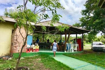 پانسیون Chalé Quintal Amazon
