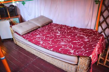 膳宿费 La Yourte De Nîmes, Spa , Jacuzzi Chalet Logement Insolite