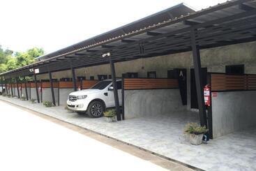 پانسیون The Loft Resort Kabin Buri