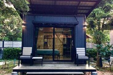 پانسیون The Loft Resort Kabin Buri