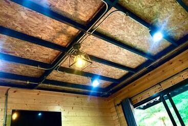 پانسیون The Loft Resort Kabin Buri