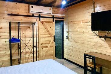 پانسیون The Loft Resort Kabin Buri
