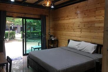 پانسیون The Loft Resort Kabin Buri