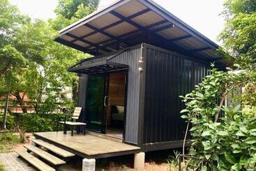 پانسیون The Loft Resort Kabin Buri
