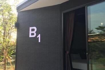 پانسیون The Loft Resort Kabin Buri