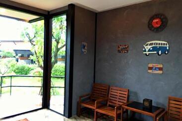 پانسیون The Loft Resort Kabin Buri