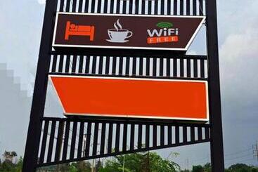 پانسیون The Loft Resort Kabin Buri