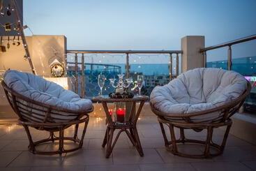 Redcon Suites