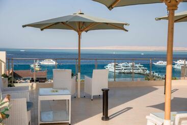 Redcon Suites