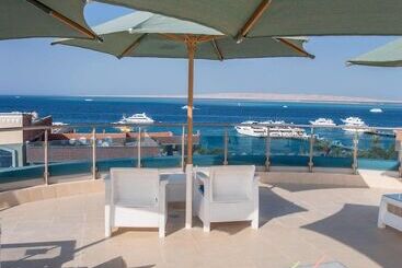 Redcon Suites