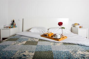 تختخواب و صبحانه Casa Amarela