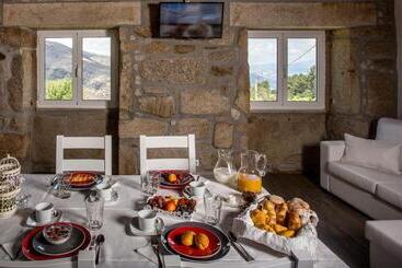 تختخواب و صبحانه Casa Amarela