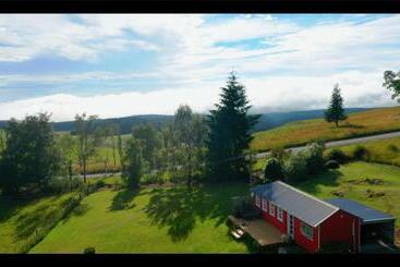 تختخواب و صبحانه Little Red School House