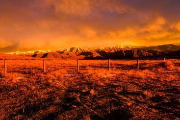 تختخواب و صبحانه Little Red School House