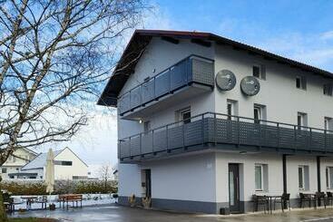 پانسیون Apartments & Rooms Saša