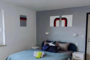 پانسیون Apartments & Rooms Saša
