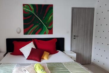 پانسیون Apartments & Rooms Saša
