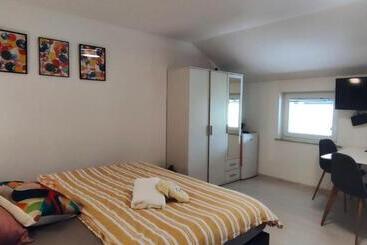 پانسیون Apartments & Rooms Saša