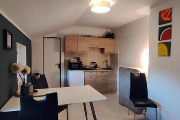 پانسیون Apartments & Rooms Saša