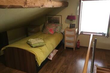 تختخواب و صبحانه Chalet Ingas