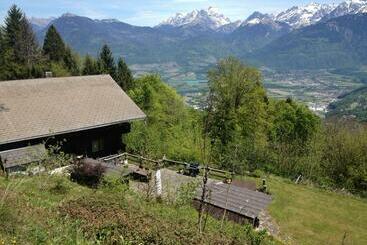 تختخواب و صبحانه Chalet Ingas
