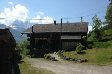 تختخواب و صبحانه Chalet Ingas