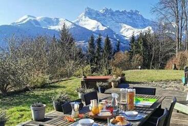 تختخواب و صبحانه Chalet Ingas