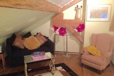 تختخواب و صبحانه Chalet Ingas