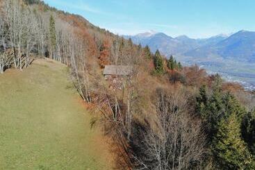 تختخواب و صبحانه Chalet Ingas