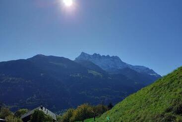 تختخواب و صبحانه Chalet Ingas
