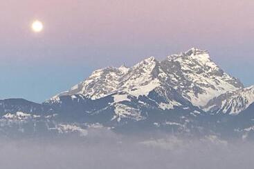 تختخواب و صبحانه Chalet Ingas