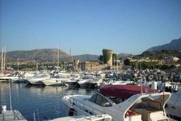 تختخواب و صبحانه Le Tre Caravelle